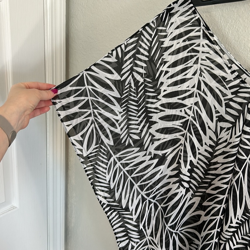 Beautiful Flowy Top - image 5